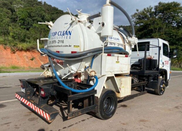 Caminhão a vácuo tanque 10.000L